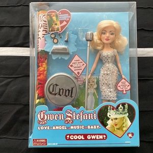 Gwen Stefani call Gwen doll NEW in box 2006